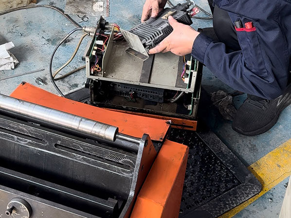 协易二手冲床适合单工序还是连续模？选型建议